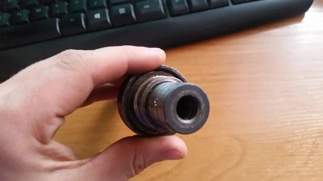 Jak zdjąć uchwyt z wiertarki Celma - proste kroki i porady Jak zdjąć uchwyt z wiertarki Celma - proste kroki i porady