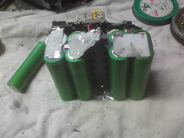 Jak naprawić baterię Makita 18V i uniknąć kosztownych wymian Jak naprawić baterię Makita 18V i uniknąć kosztownych wymian