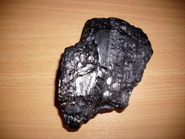 Ile taczek potrzeba na tonę węgla? Proste przeliczenie dla Ciebie Ile taczek potrzeba na tonę węgla? Proste przeliczenie dla Ciebie